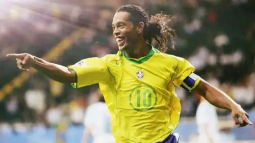 年仅二十出 年仅二十出